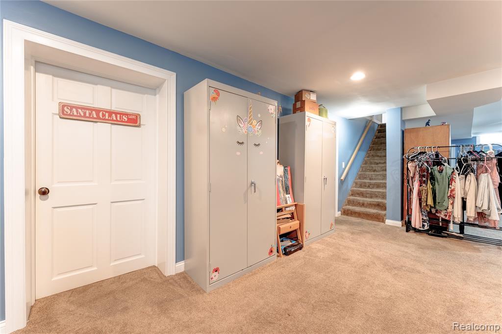 723 Globe Road, Waterford, MI 48328 — Photo 22