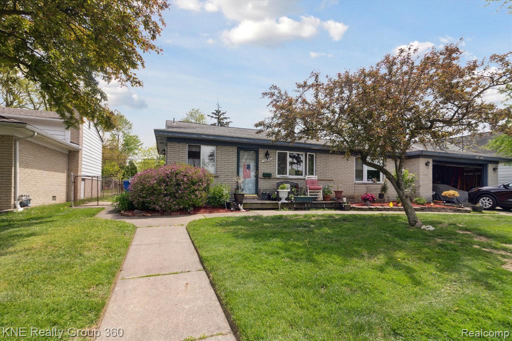 6074 NIGHTINGALE Street, Dearborn Heights, MI 48127 — Photo 2