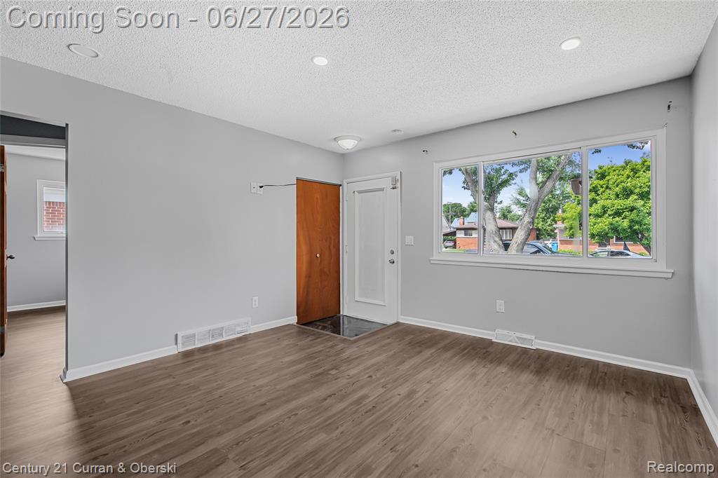 6042 Highview Street, Dearborn Heights, MI 48127 — Photo 13