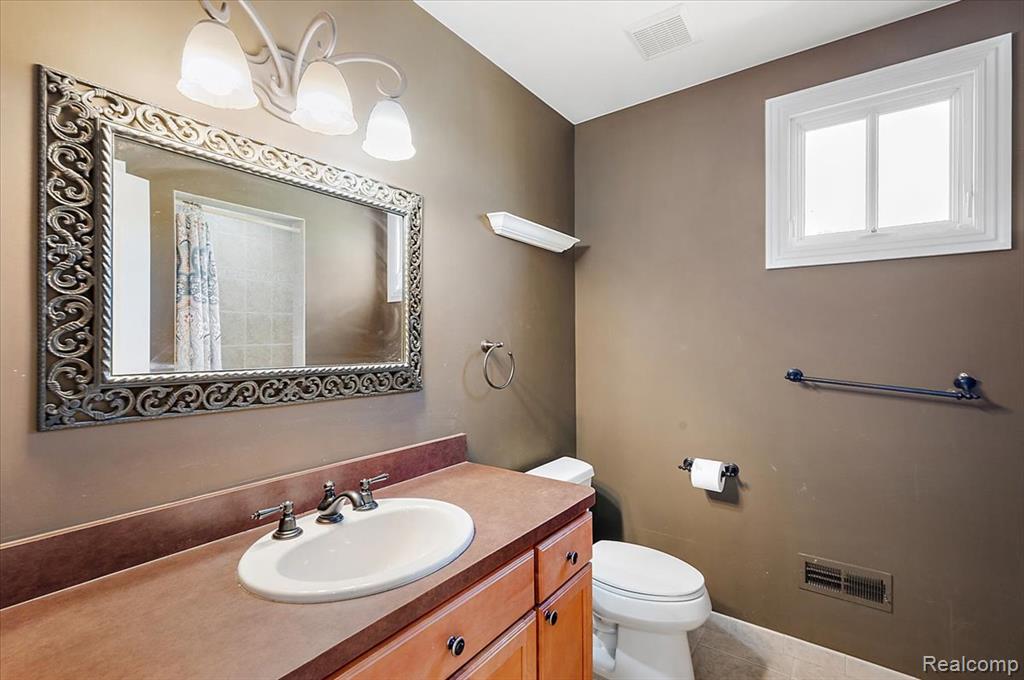 3875 Andover Avenue, Auburn Hills, MI 48326 — Photo 30
