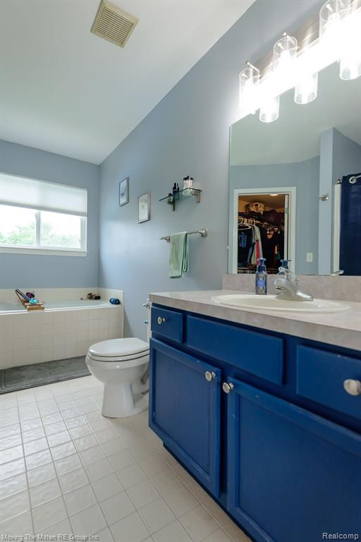 5861 MEADOWGREENE Drive, Waterford, MI 48327 — Photo 27