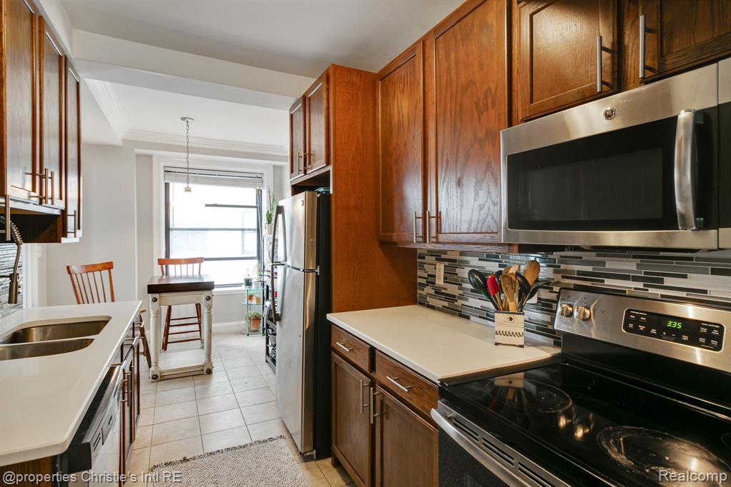 15 E KIRBY Street, 404, Detroit, MI 48202 — Photo 17
