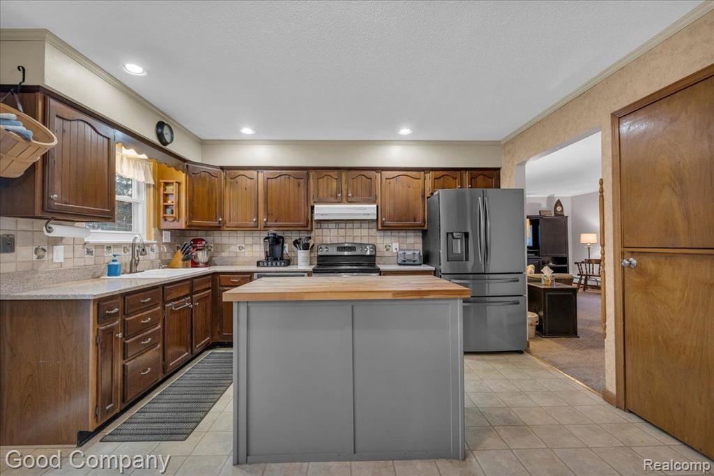 745 HOGARTH Avenue, Waterford, MI 48328 — Photo 8