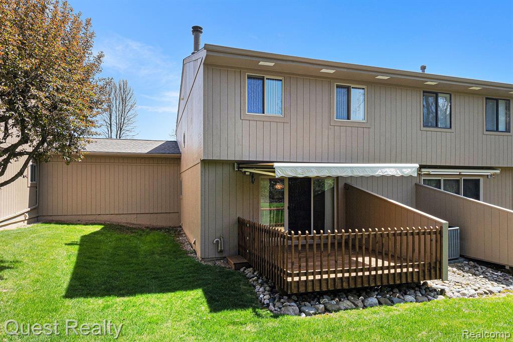 7897 MEADOW Drive, Waterford, MI 48329 — Photo 35