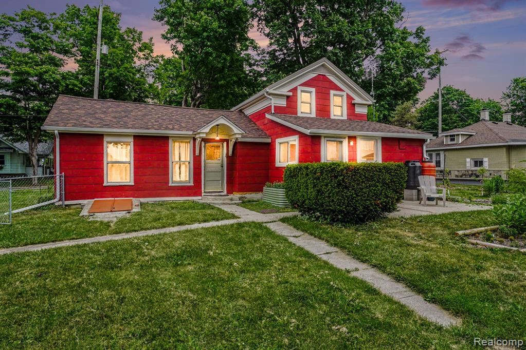 302 Hadley Street, Holly, MI 48442