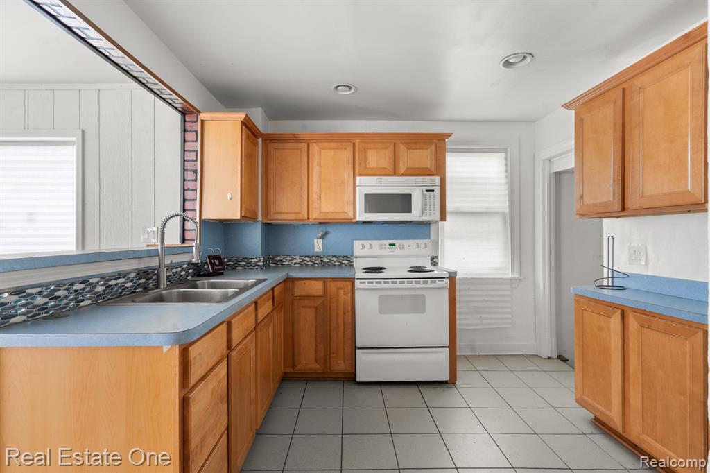 5370 SEEBALDT Street, Detroit, MI 48204 — Photo 12