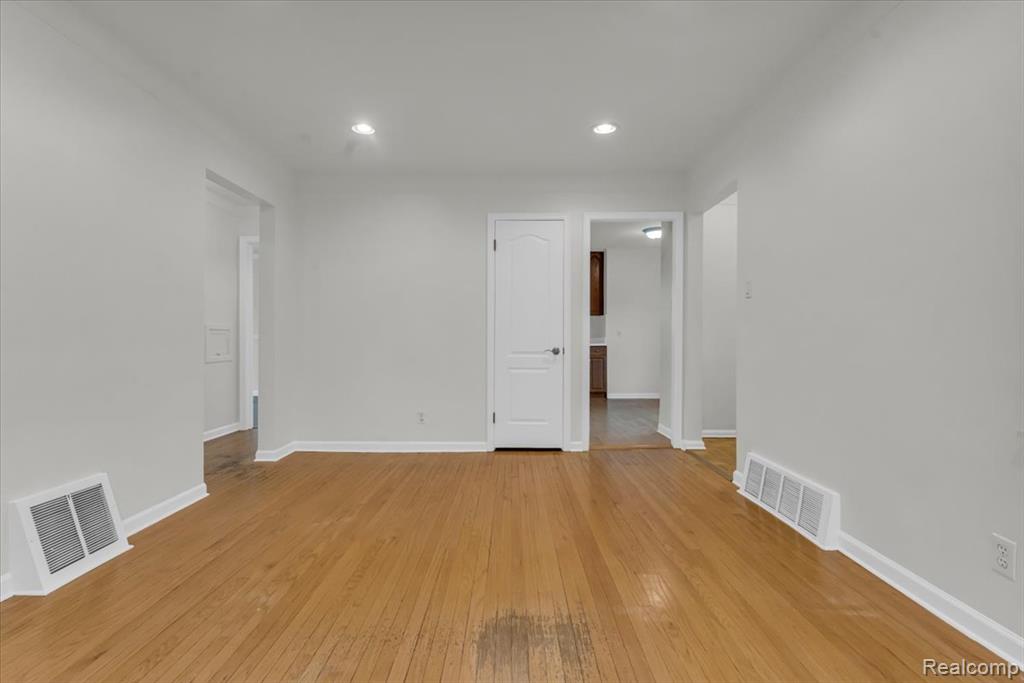 912 Woodsboro Drive, Royal Oak, MI 48067 — Photo 7