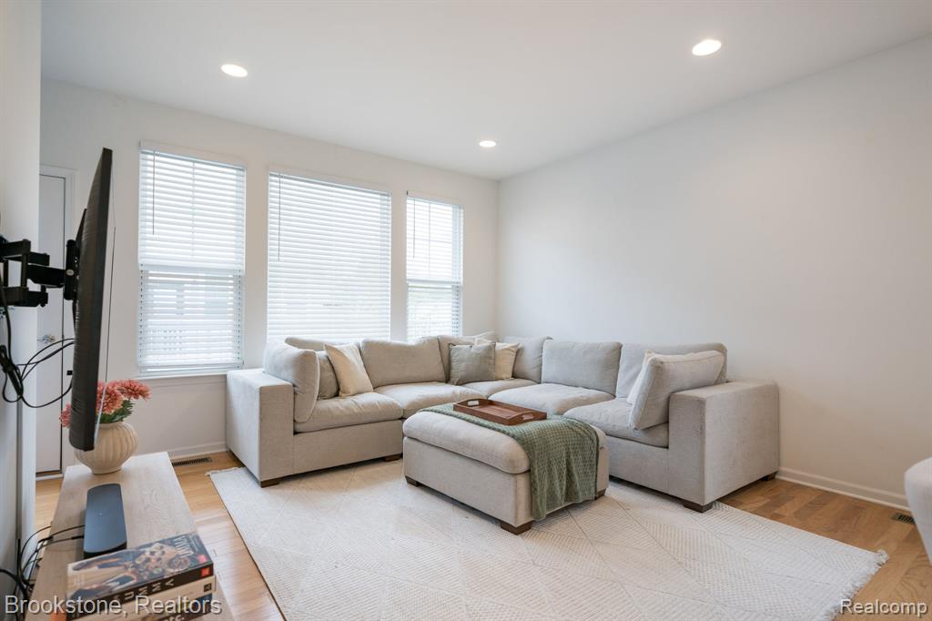 512 Midland Boulevard, Royal Oak, MI 48073 — Photo 4