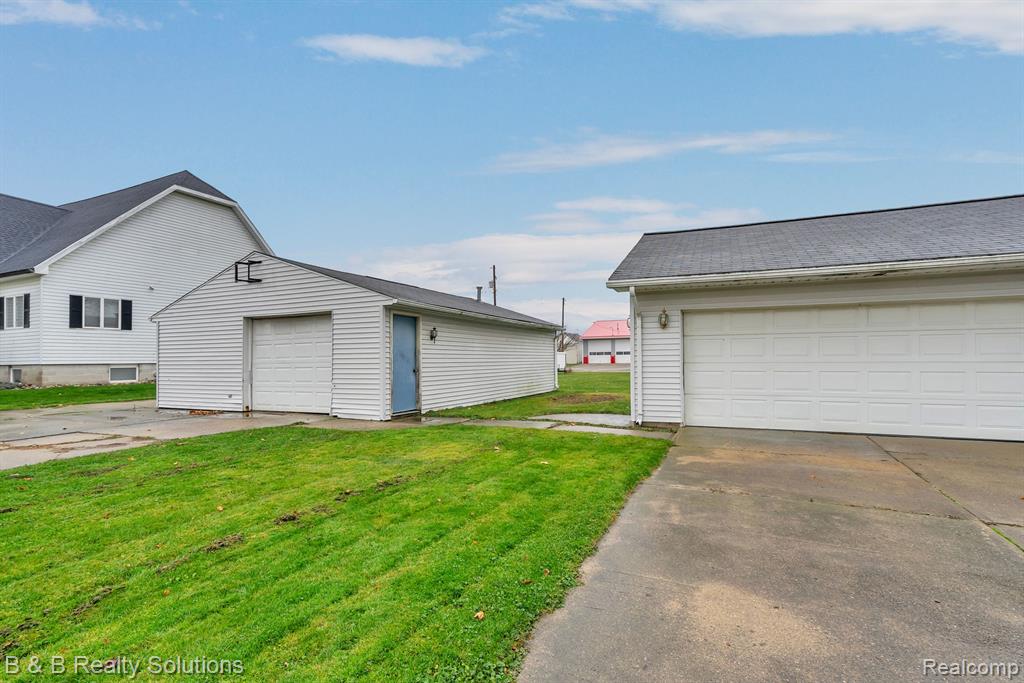 7493 S SAGINAW Street, New Lothrop, MI 48460 — Photo 9