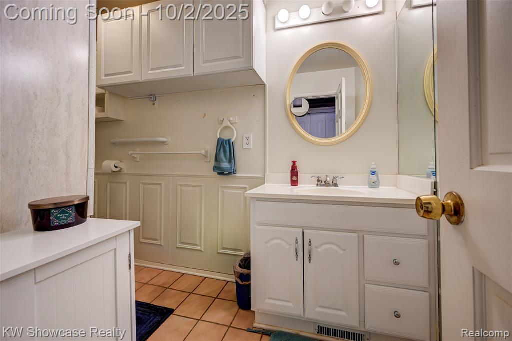 5596 Eldridge Drive, Waterford, MI 48327 — Photo 25