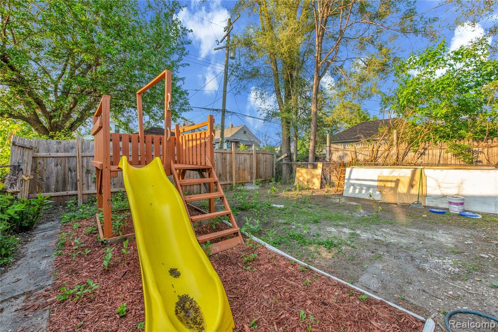 5045 Sobieski Street, Detroit, MI 48212 — Photo 24