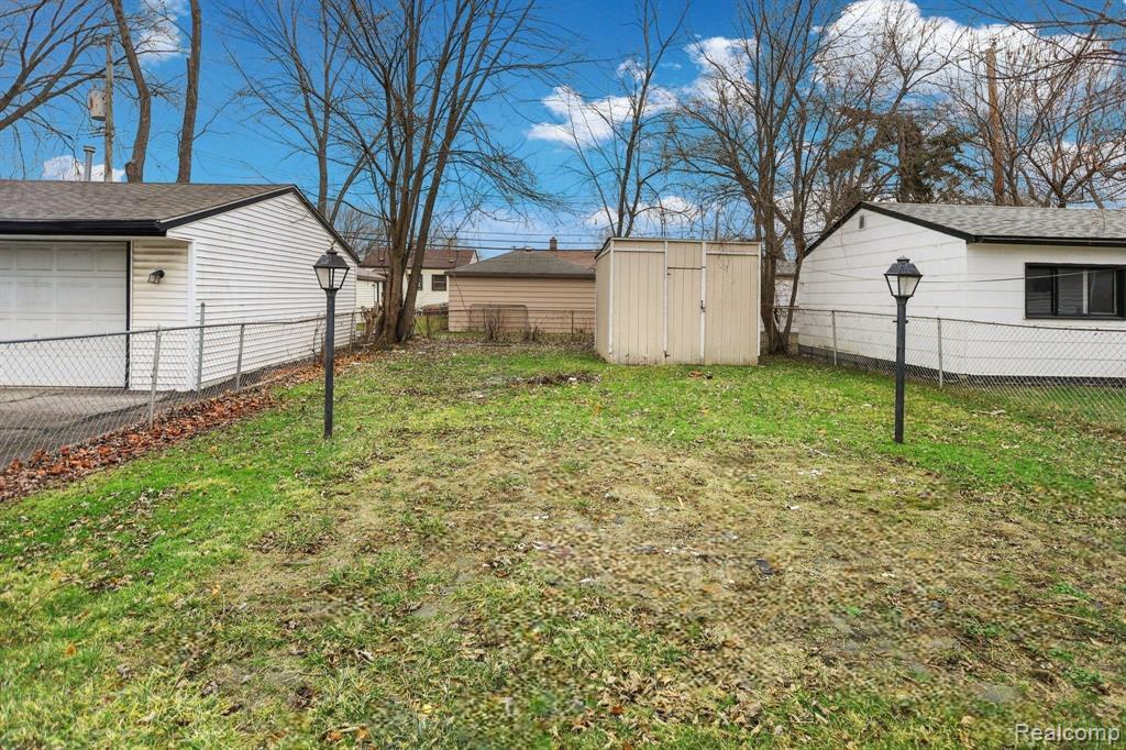 8499 MEADOW Avenue, Warren, MI 48089 — Photo 24