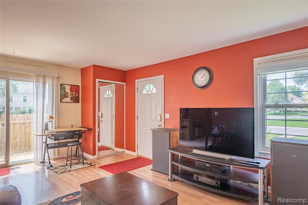 23668 N Rockledge, Novi, MI — Photo 4