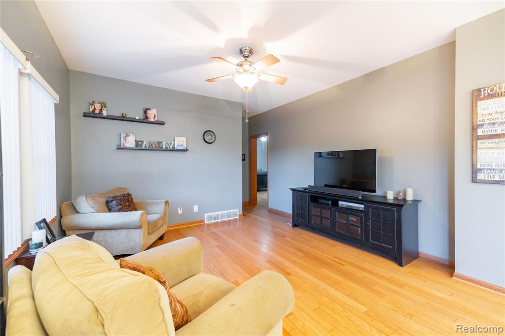 28101 Elwell Road, Belleville, MI 48111 — Photo 10