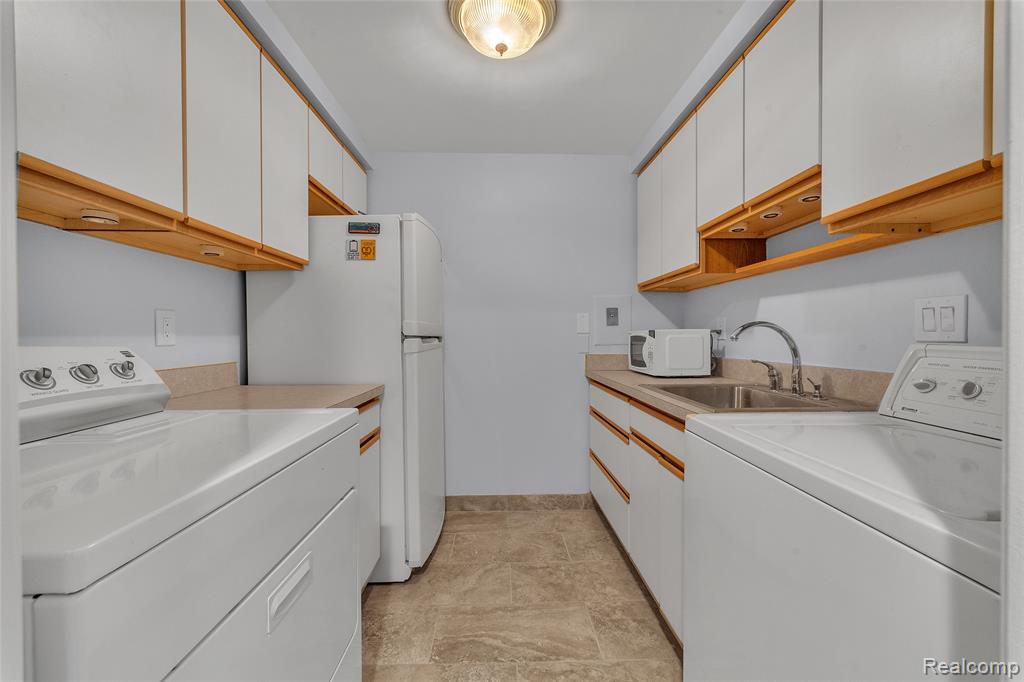 8200 E Jefferson Ave, 1610, Detroit, MI 48214 — Photo 40