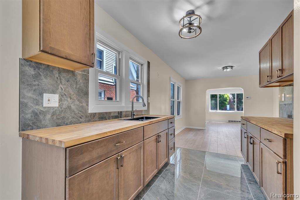 14521 SUSSEX Street, Detroit, MI 48227 — Photo 11