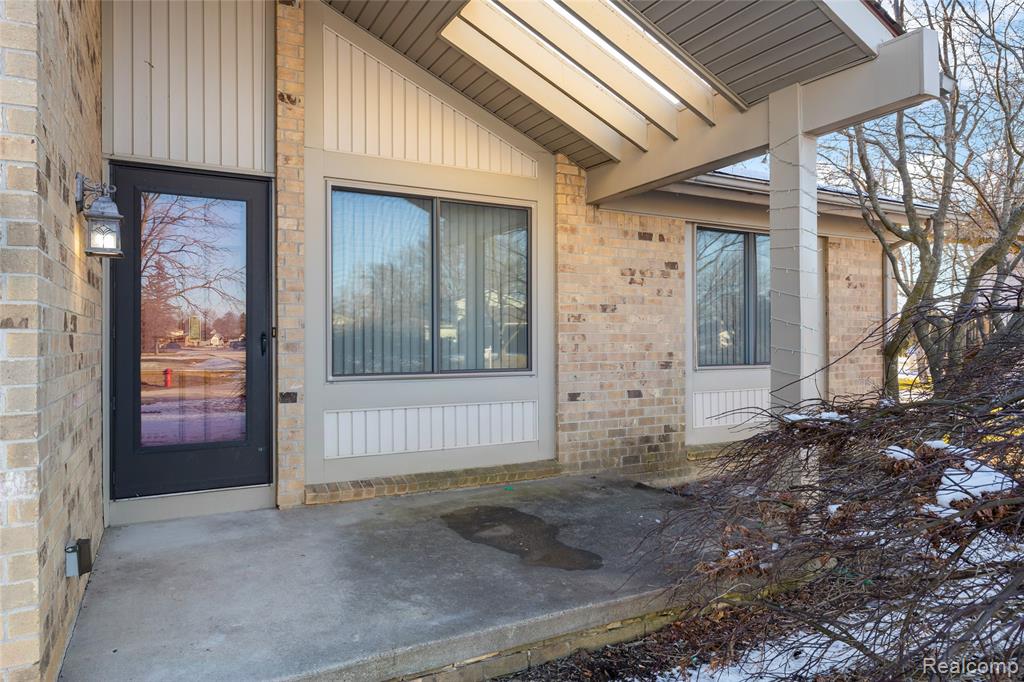 40661 Oakwood Drive, Novi, MI — Photo 2