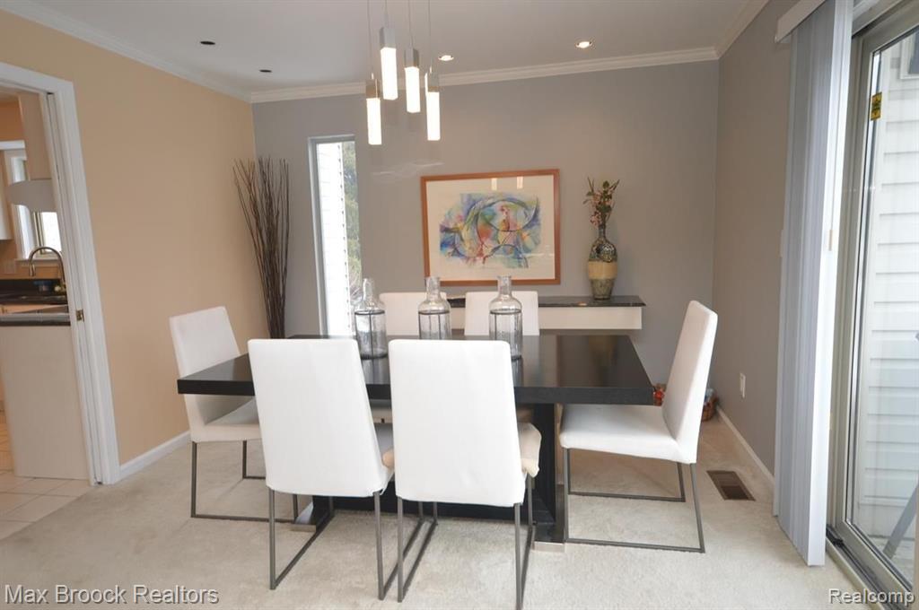 5305 FAIRWAY LN, West Bloomfield, MI 48323 — Photo 9
