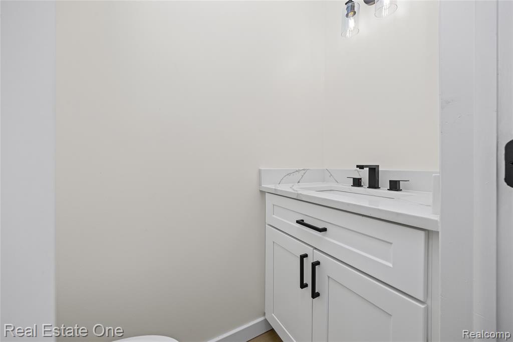5426 N Piccadilly, West Bloomfield, MI — Photo 28