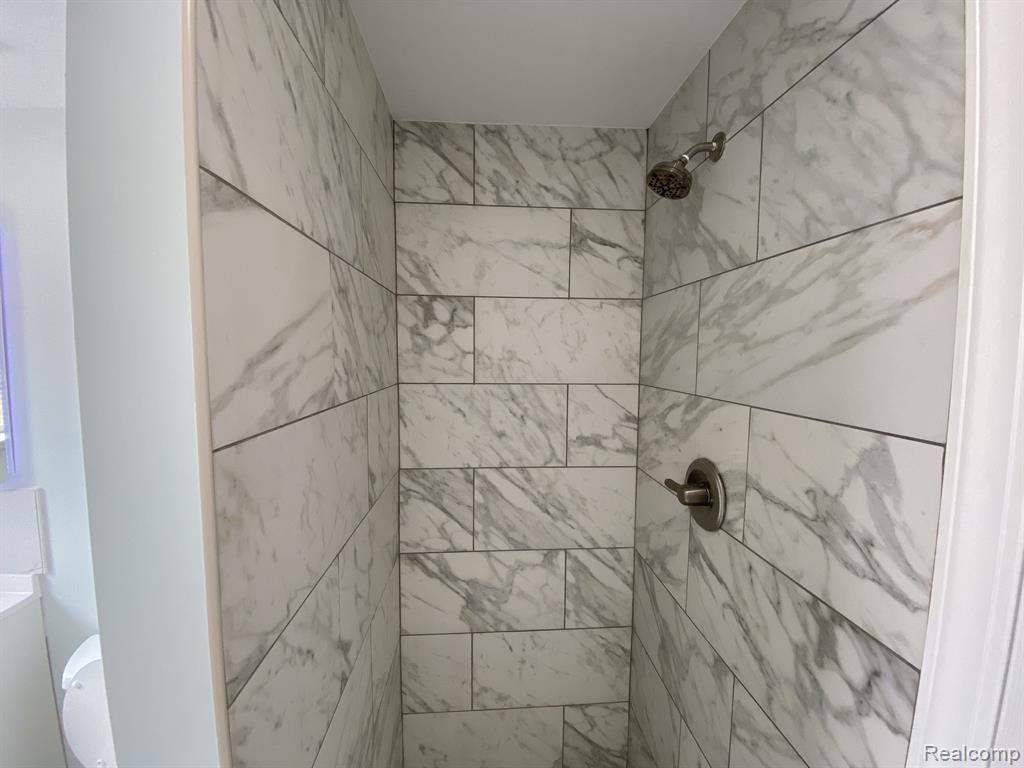 21032 WOODSIDE Avenue, Ferndale, MI 48220 — Photo 17