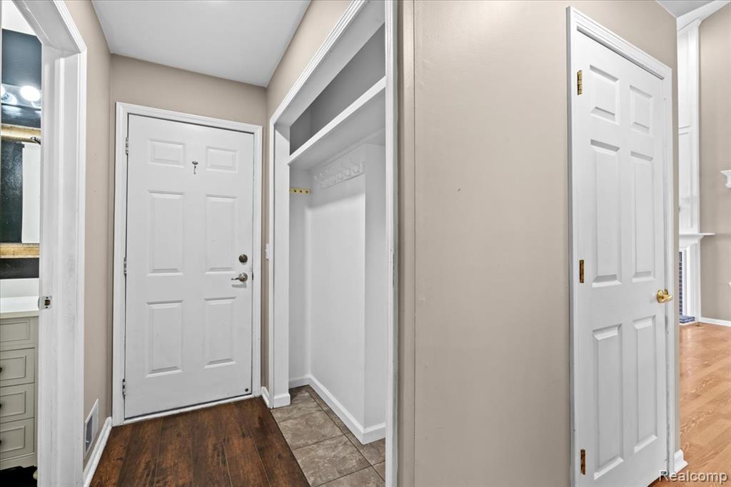 5620 Hatchery Road, Waterford, MI 48329 — Photo 13