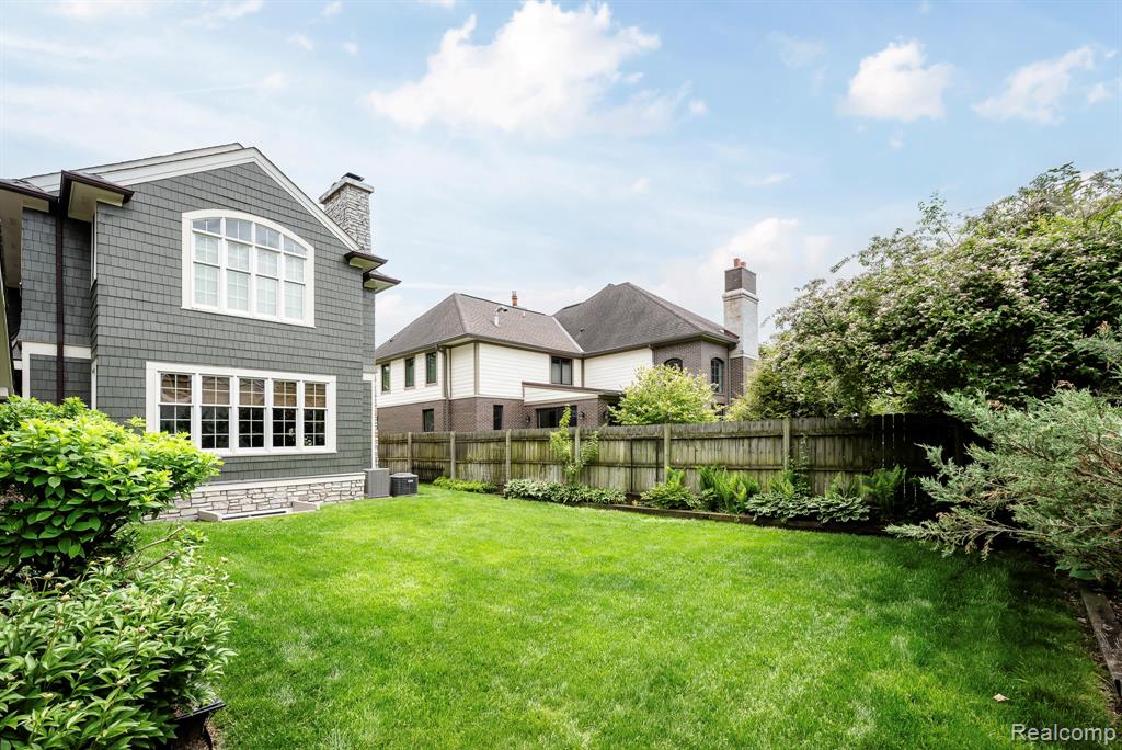579 Chesterfield Avenue, Birmingham, MI 48009 — Photo 17