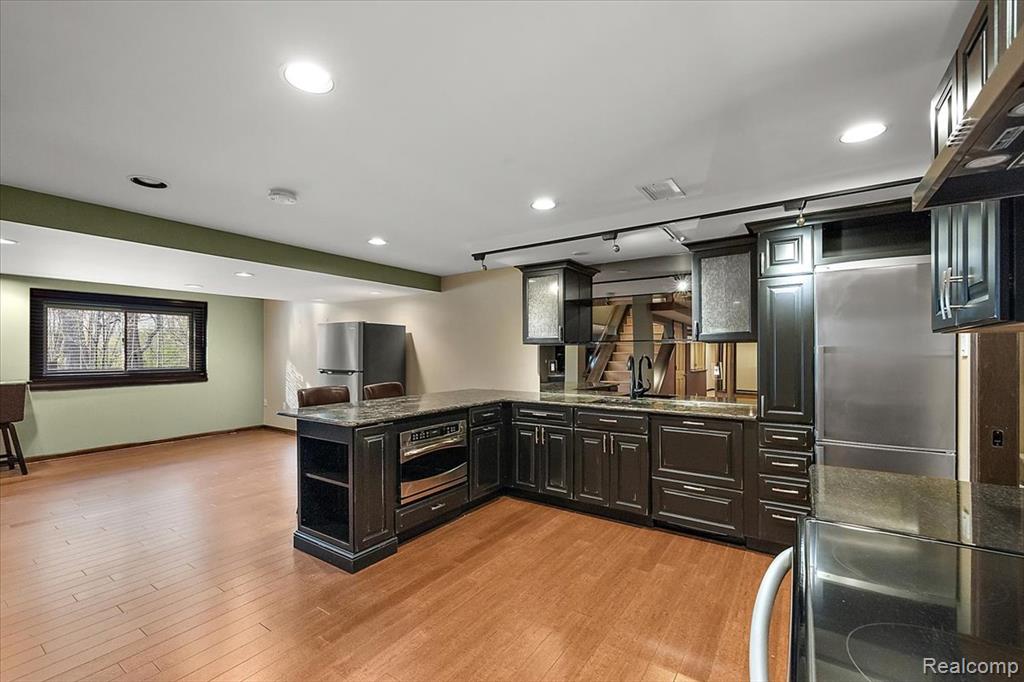 43054 Oxford Court, Novi, MI — Photo 6