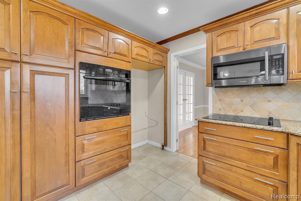 4248 WHITEBIRCH Drive, West Bloomfield, MI 48323 — Photo 15