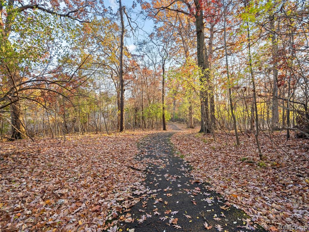 4970 Oak Hill Drive, Waterford, MI 48329 — Photo 36