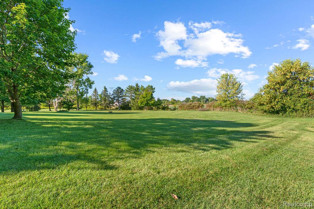 9482 Graytrax Road, Grand Blanc, MI 48439 — Photo 46