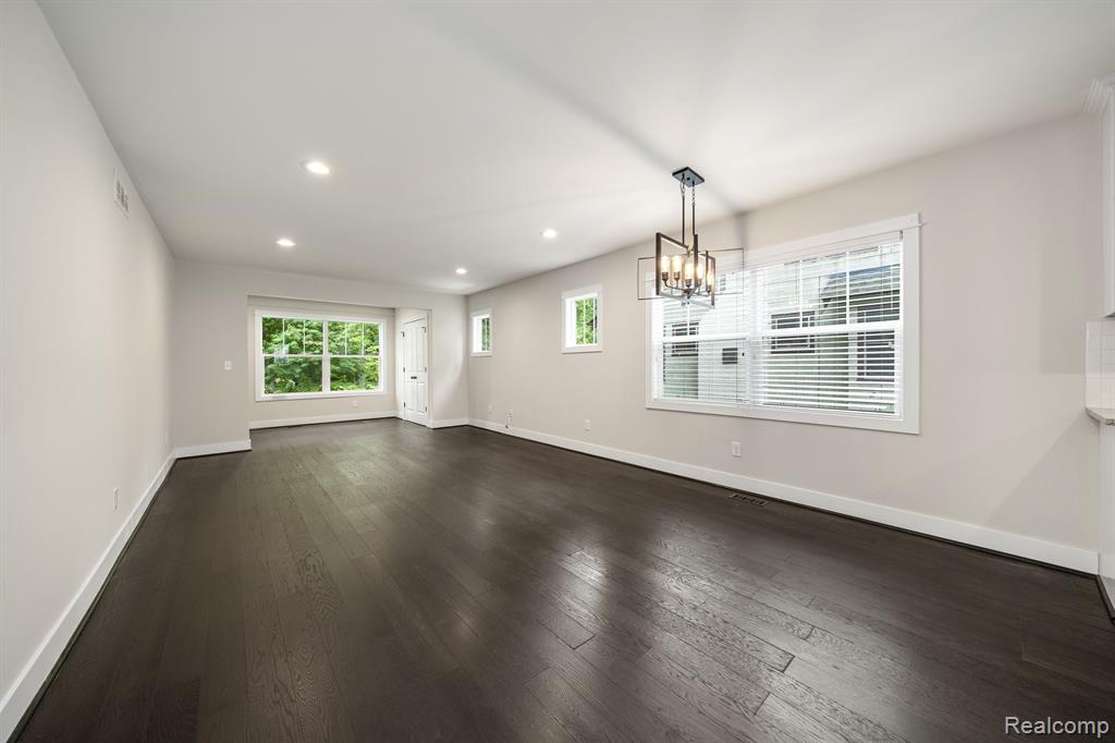 821 MAXWELL Avenue, Royal Oak, MI 48067 — Photo 9