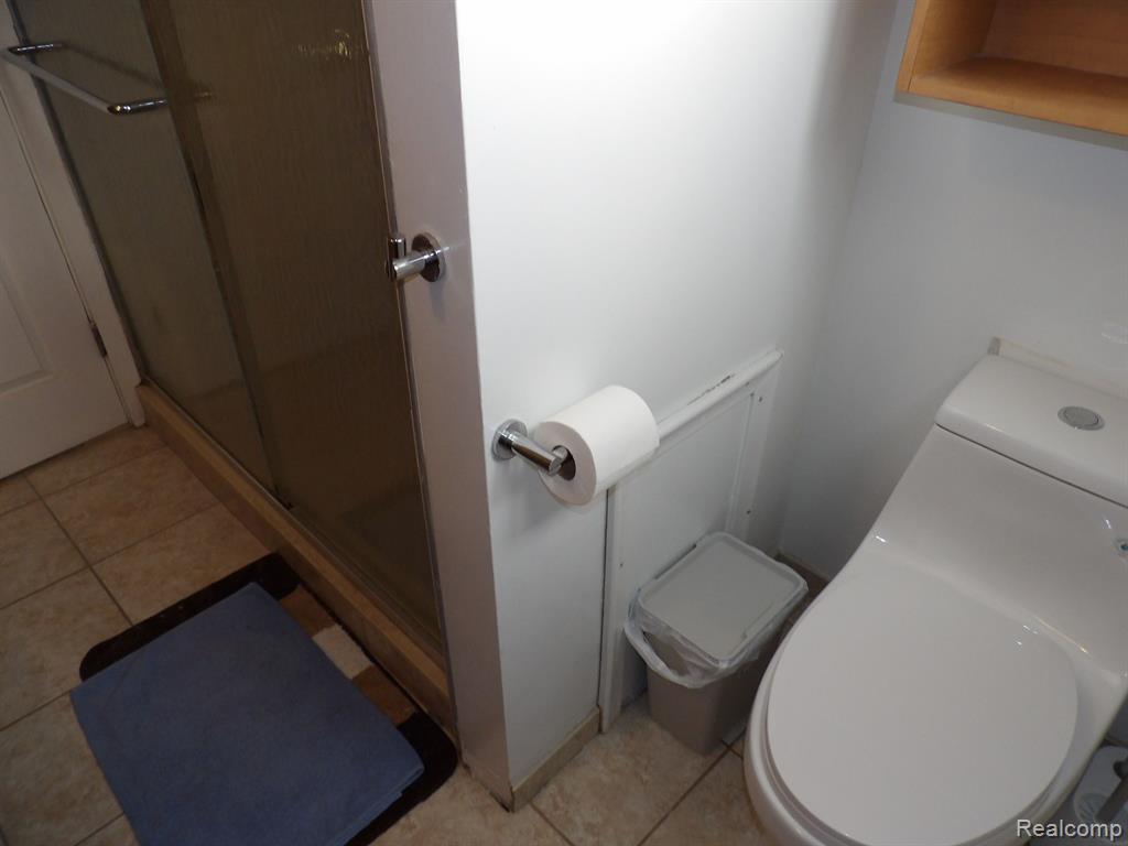 7315 COLONY Drive, West Bloomfield, MI 48323 — Photo 15