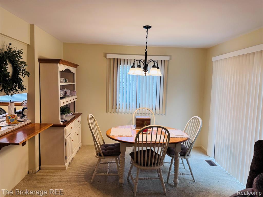 588 Oakbrook Circle, Flushing, MI 48433 — Photo 4