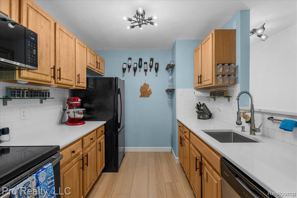 426 Marigold Circle, Westland, MI — Photo 9