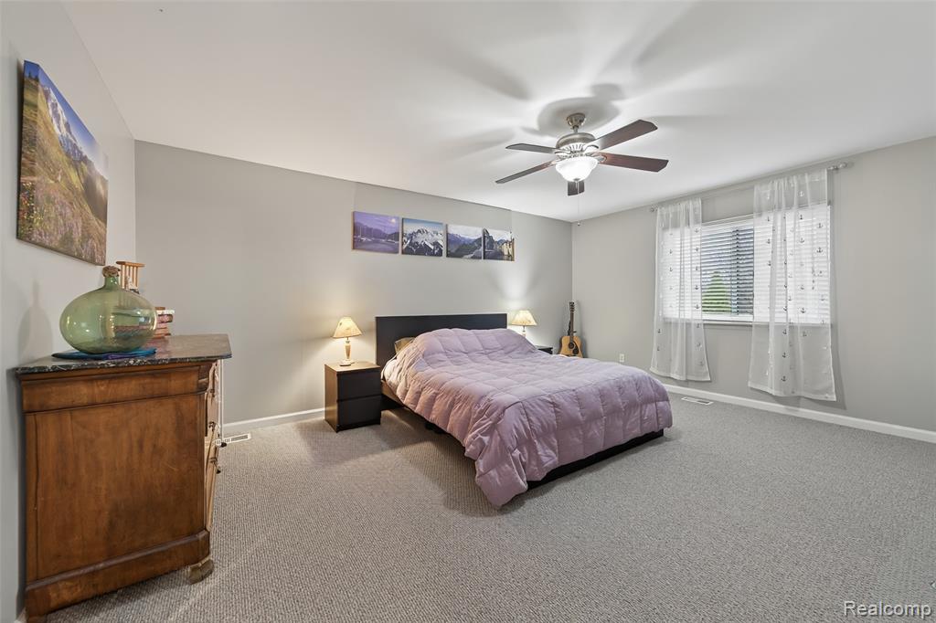 3960 Kings Point Drive, Troy, MI 48083 — Photo 15