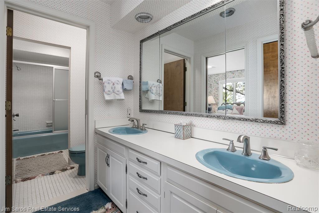 561 Lake Shore Road, Grosse Pointe Shores, MI 48236 — Photo 27