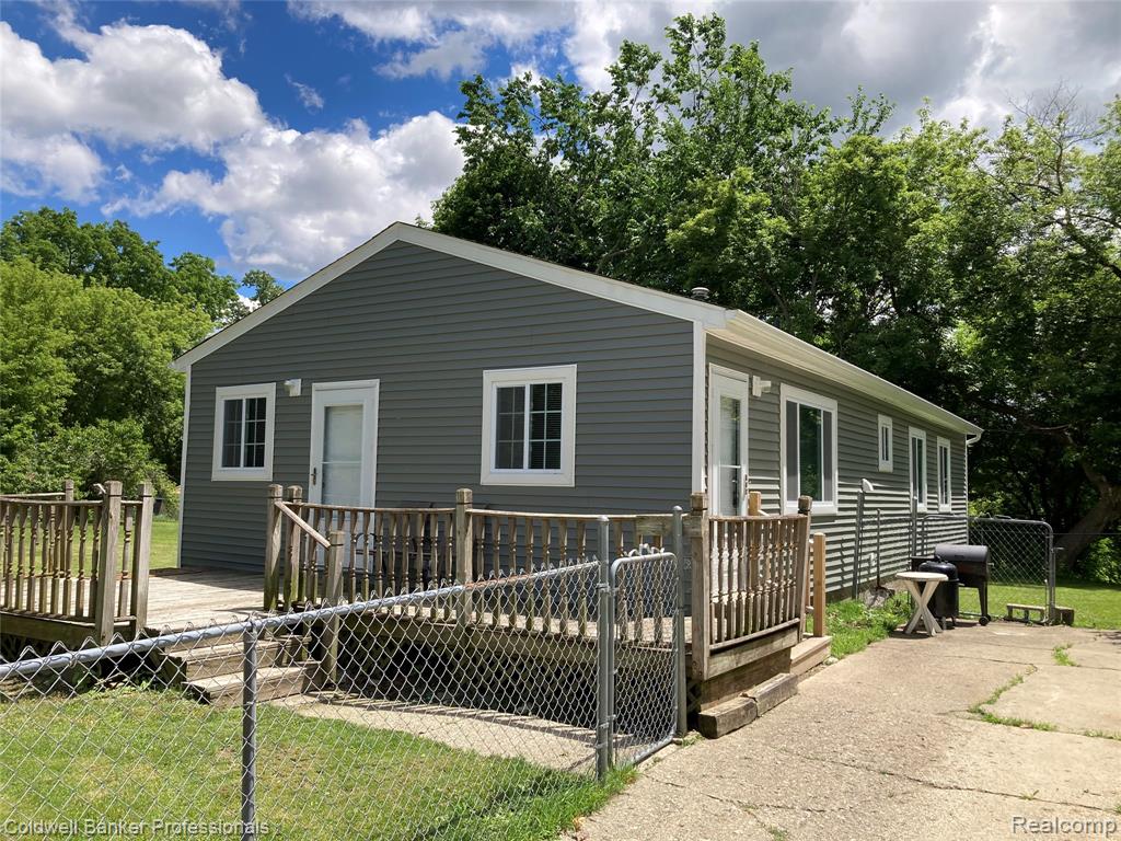 63 Parkdale Avenue, Pontiac, MI 48340 — front exterior