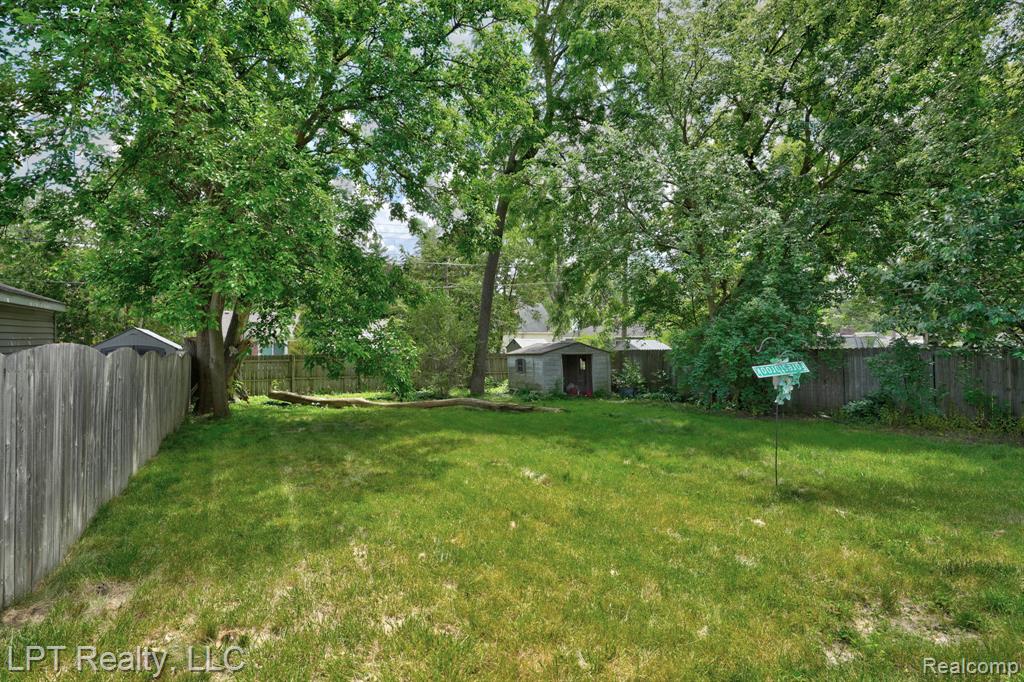 23038 Violet Street, Farmington, MI 48336 — Photo 28