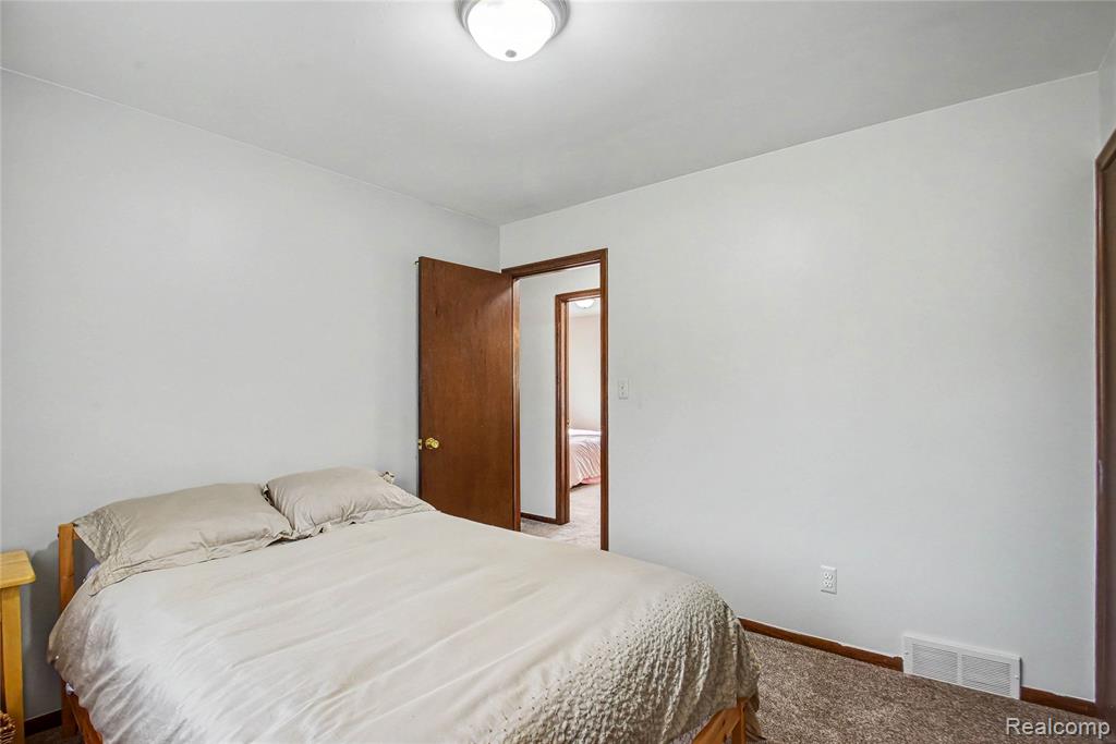 8530 Canal Road, Sterling Heights, MI 48314 — Photo 13