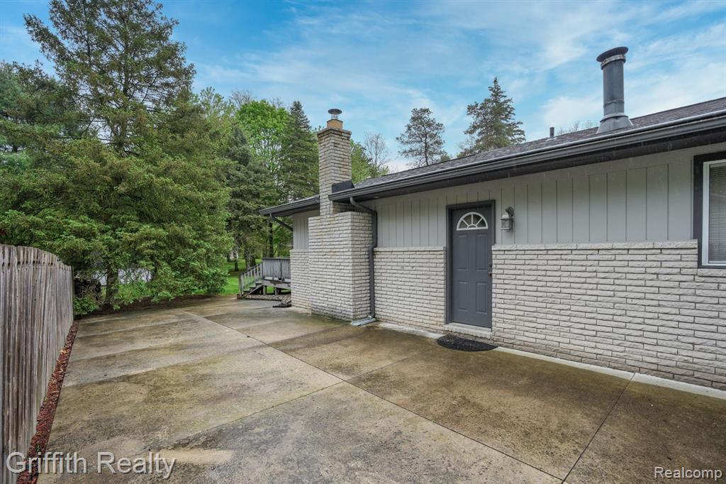 6903 SOMERSET Drive, Brighton, MI 48116 — Photo 4