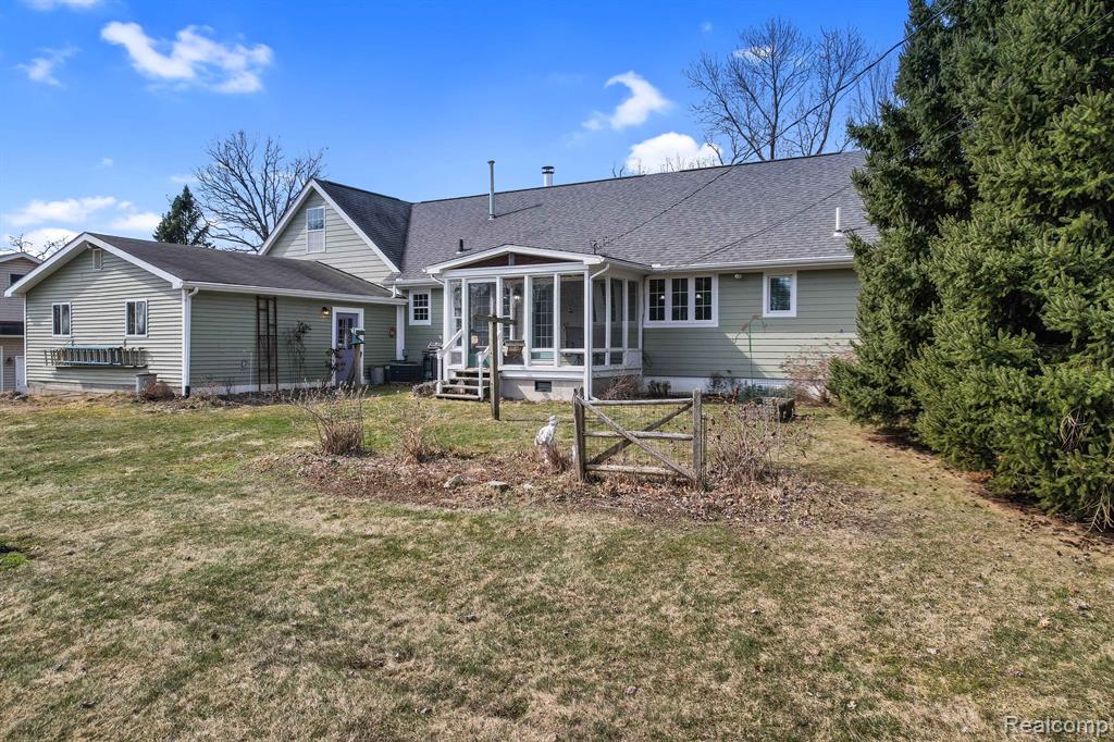 6820 WALTERS Road, Clarkston, MI — Photo 12