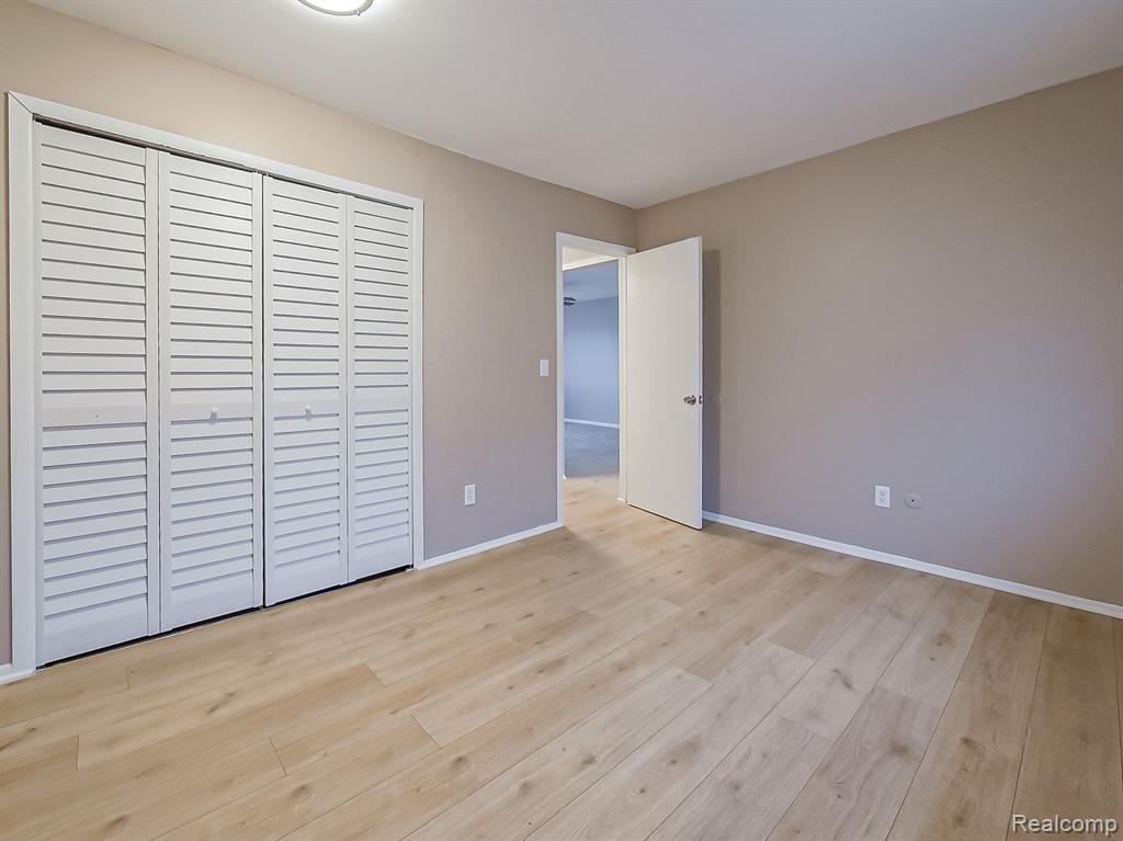 8250 CRESTVIEW Drive, B8, Sterling Heights, MI 48312 — Photo 8