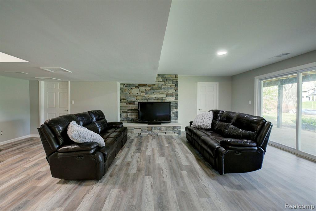 3978 CHANDA, Highland, MI 48356 — Photo 39
