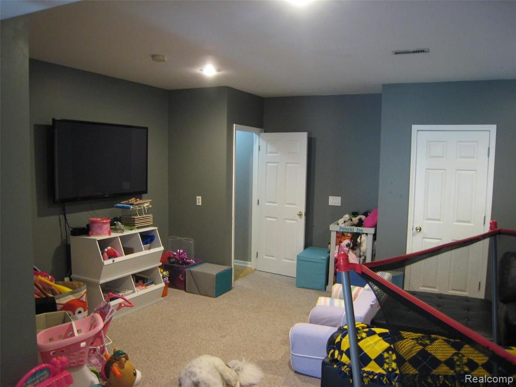 4936 CARRINGTON Drive, Rochester, MI 48306 — Photo 23