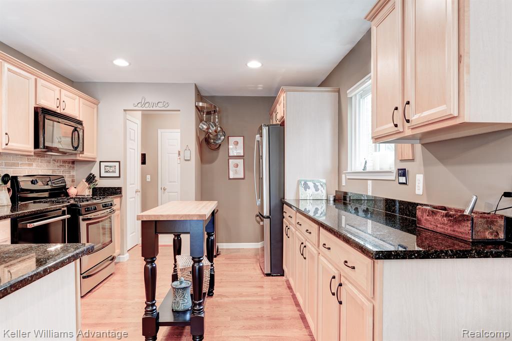 40807 Lenox Park Drive, Novi, MI 48377 — Photo 13