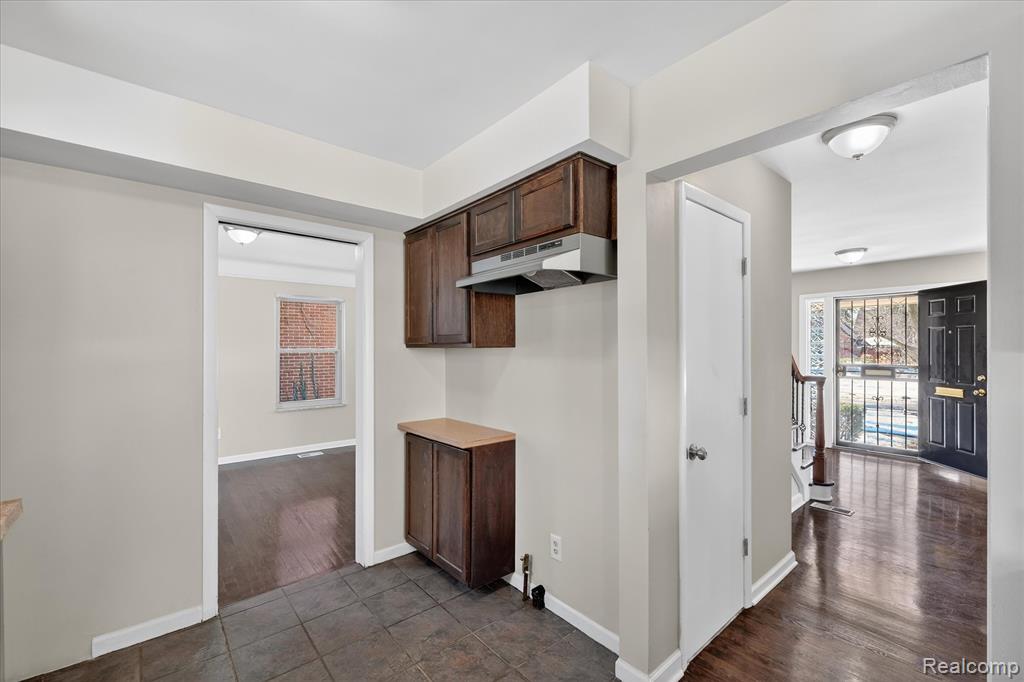 16844 Shaftsbury Avenue, Detroit, MI 48219 — Photo 14