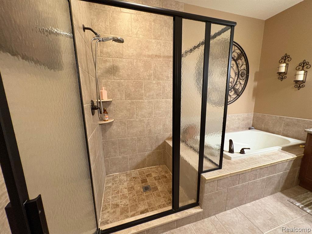 40462 Juniper Ct, Clinton Twp, MI 48036 — Photo 13