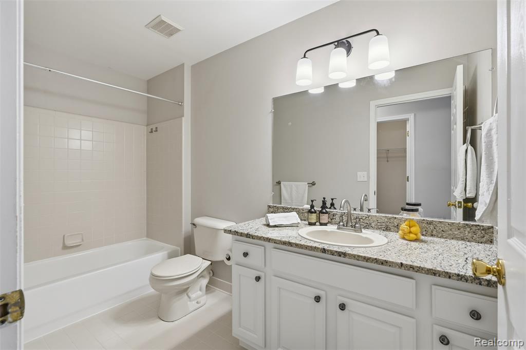 4421 Honeysuckle Drive, Sterling Heights, MI 48314 — Photo 30