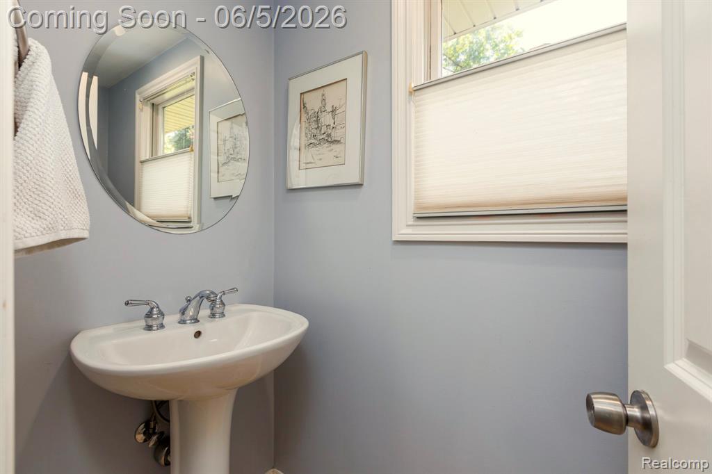 19141 Warwick Street, Franklin, MI 48025 — Photo 28