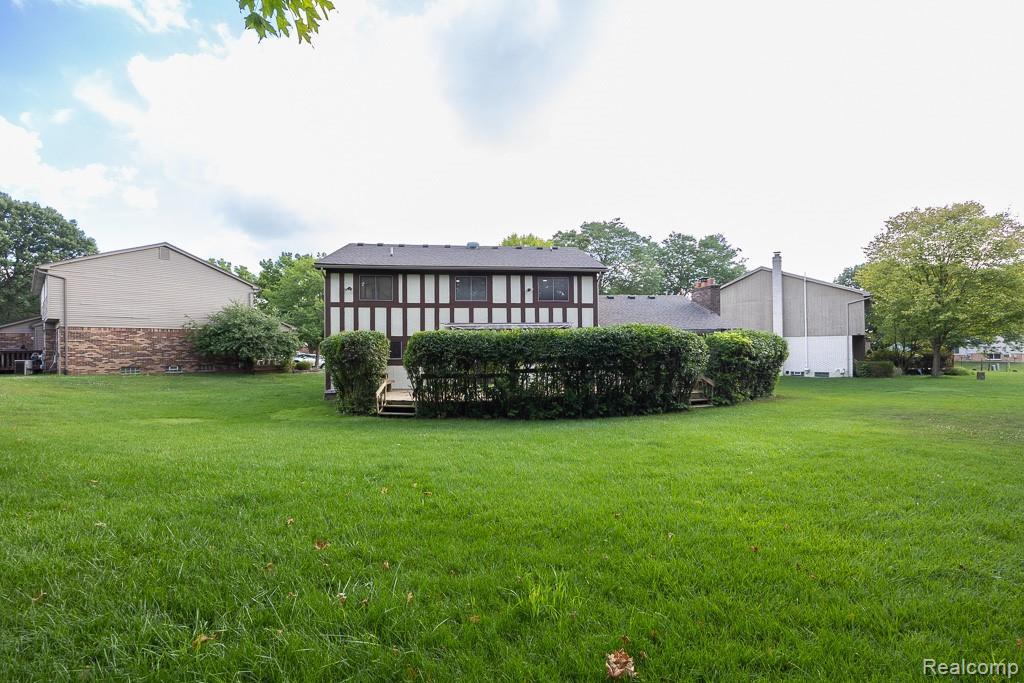 6275 Fairbrook Court, West Bloomfield, MI — Photo 24